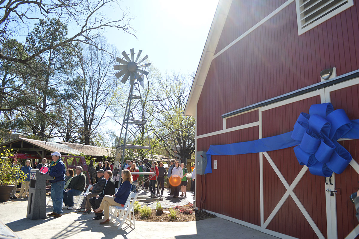 Zoo Opens New Heritage Farm Exhibit)